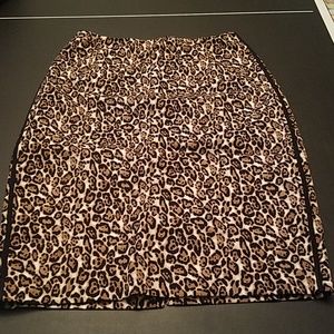 Leopard print pencil skirt